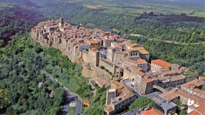Un Giardino Nel Tufo Bed & Breakfast Pitigliano Bagian luar foto