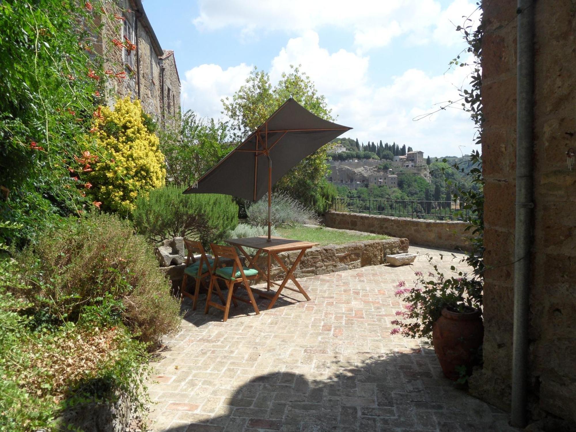 Un Giardino Nel Tufo Bed & Breakfast Pitigliano Bagian luar foto